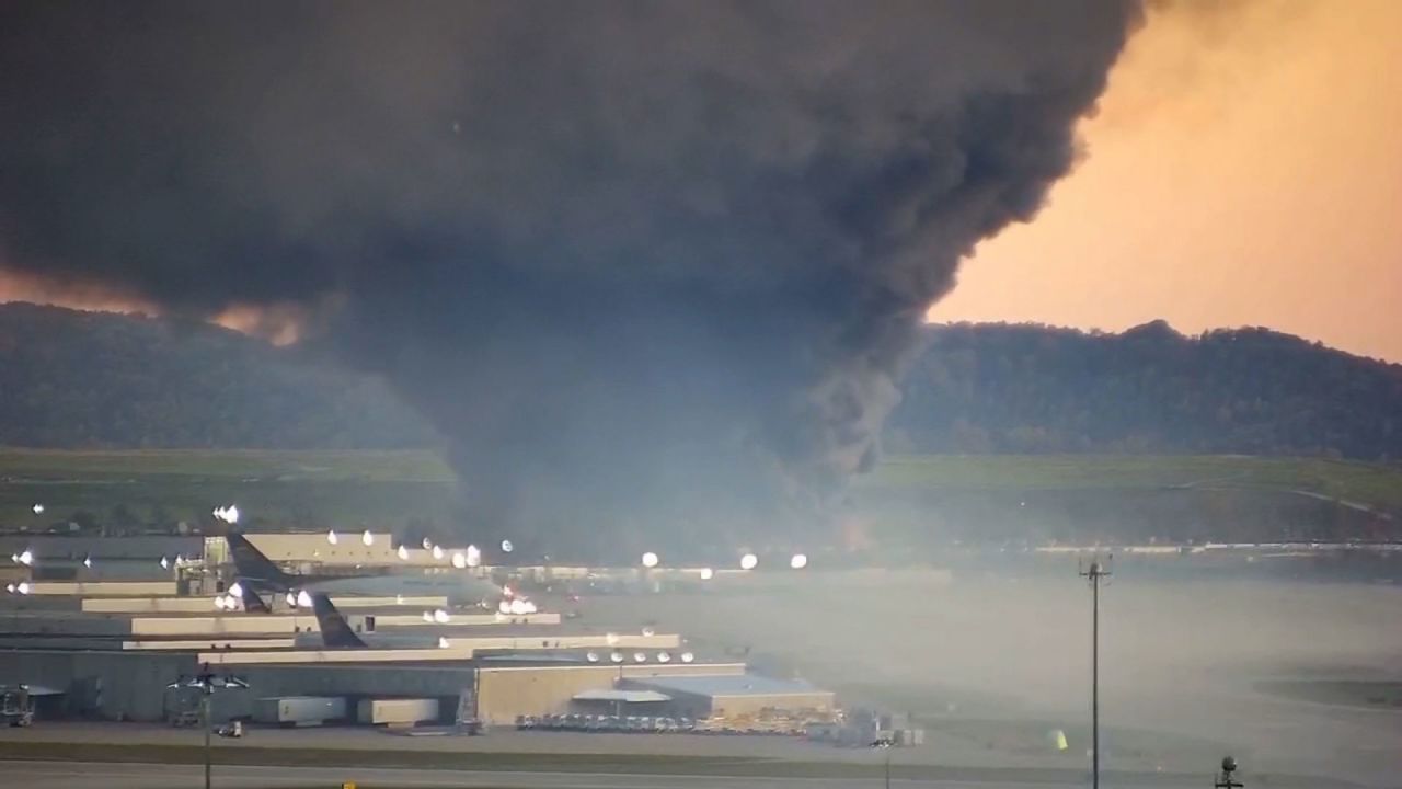 At least 7 killed, 11 injured after a UPS plane crashes near the Louisville airport - BERITAJA